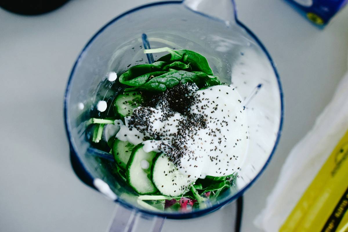 superfood smoothy organic how to make step-by-step in kitchen